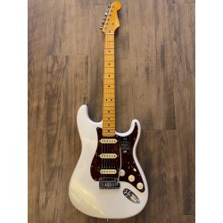 Fender American Ultra Stratocaster® HSS, Maple Fingerboard, Arctic Pearl